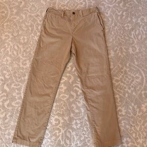American Eagle khaki pants size 30X32. Very soft and great condition.